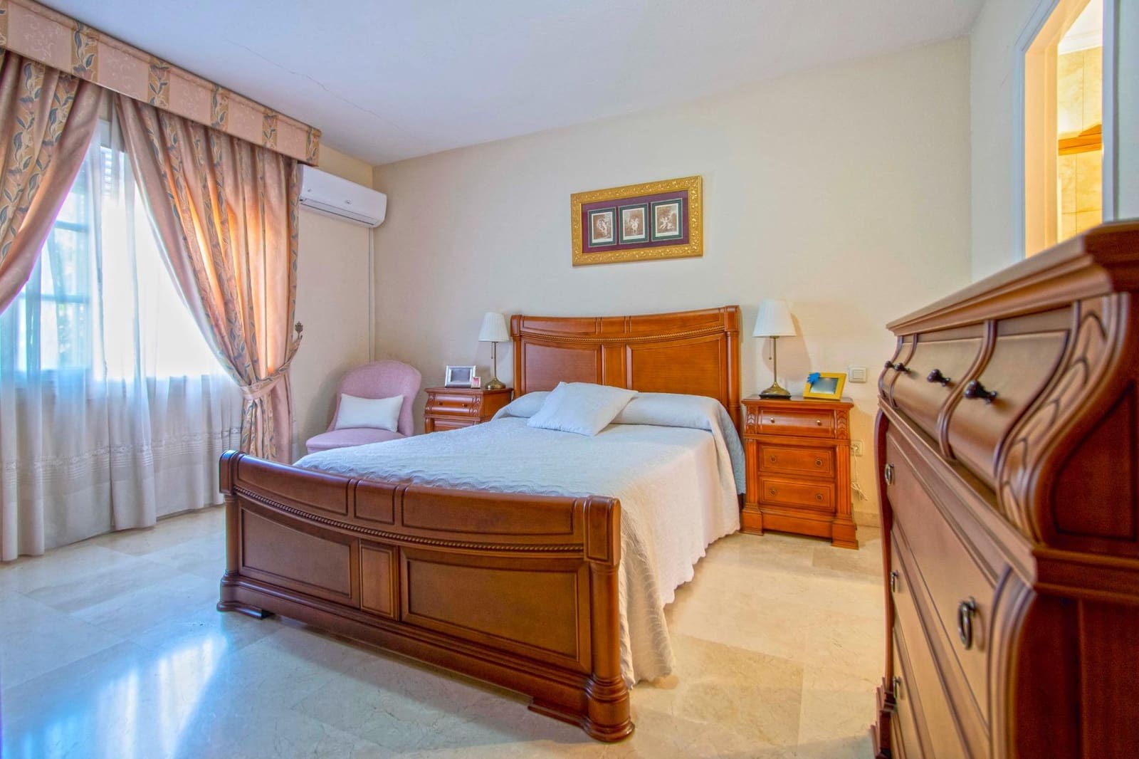 5 soveværelse Rækkehus til salg i Sevilla by med swimmingpool garage - € 499.000 (Ref: 8923982)