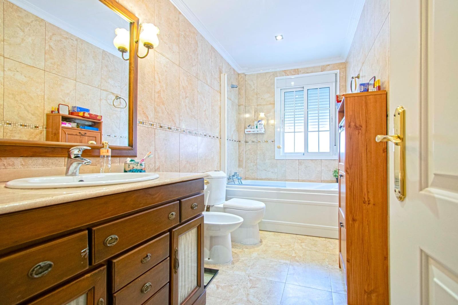 5 soveværelse Rækkehus til salg i Sevilla by med swimmingpool garage - € 499.000 (Ref: 8923982)