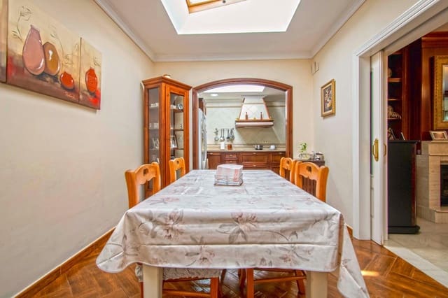 5 sypialnia Dom szeregowy na sprzedaż w Miasto Sewilla z basenem garażem - 499 000 € (Ref: 8923982)