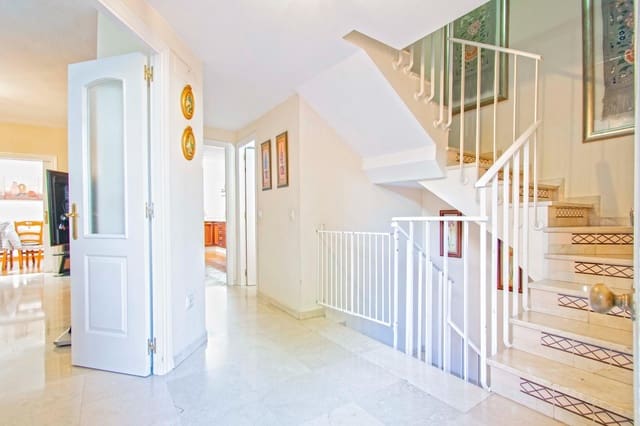 5 sypialnia Dom szeregowy na sprzedaż w Miasto Sewilla z basenem garażem - 499 000 € (Ref: 8923982)