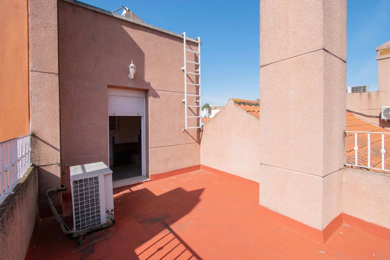 5 soveværelse Rækkehus til salg i Sevilla by med swimmingpool garage - € 499.000 (Ref: 8923982)