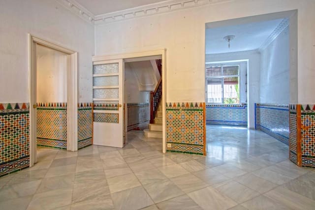 4 soveværelse Byhus til salg i Sevilla by - € 673.200 (Ref: 8926272)