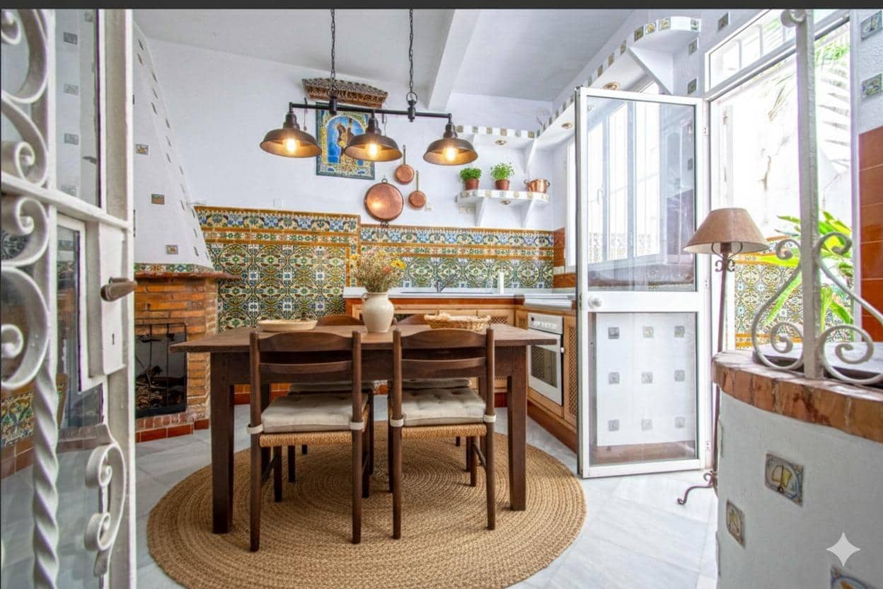 4 bedroom Townhouse for sale in Seville city - € 620,000 (Ref: 8926272)