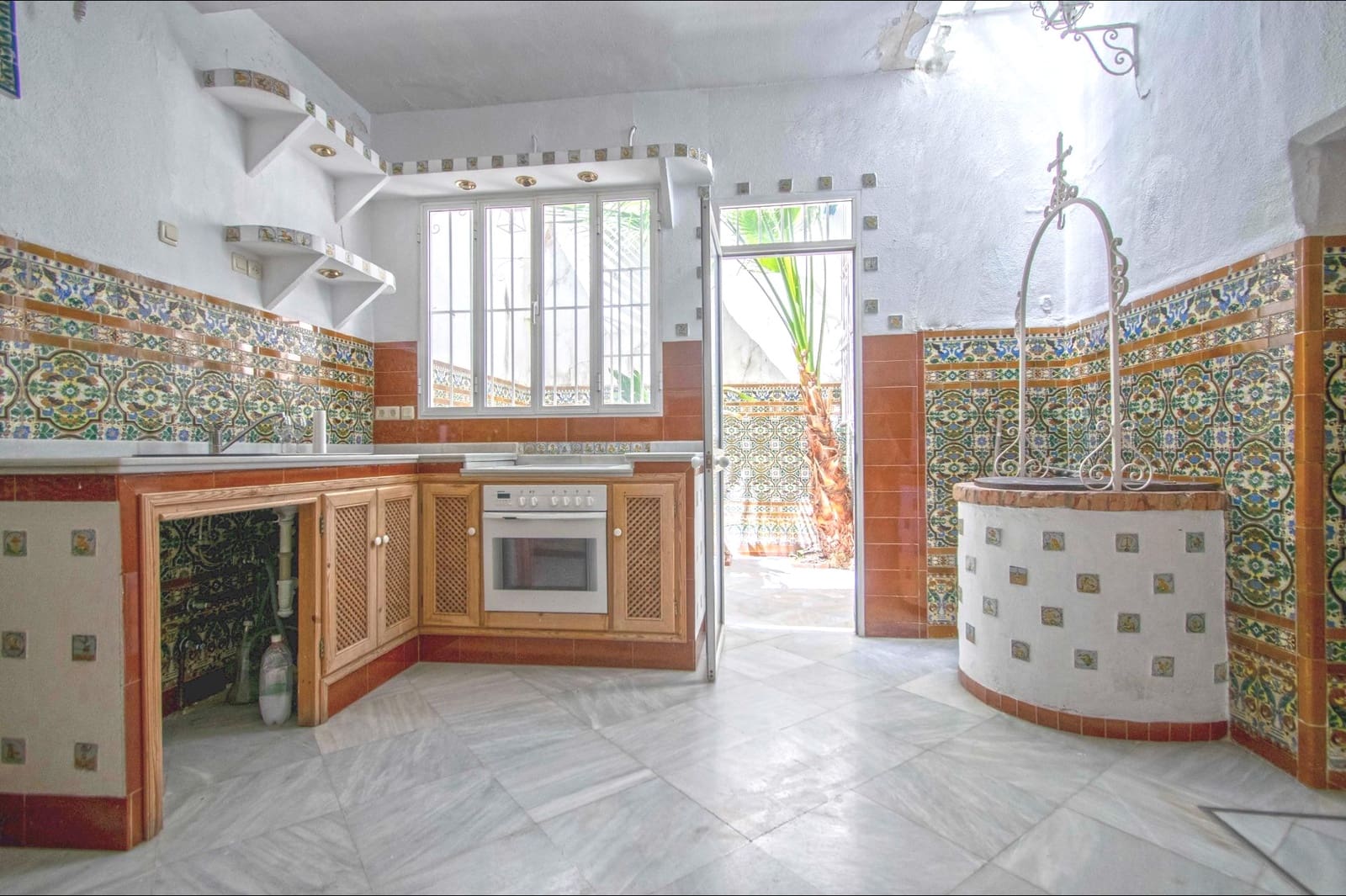 4 bedroom Townhouse for sale in Seville city - € 620,000 (Ref: 8926272)