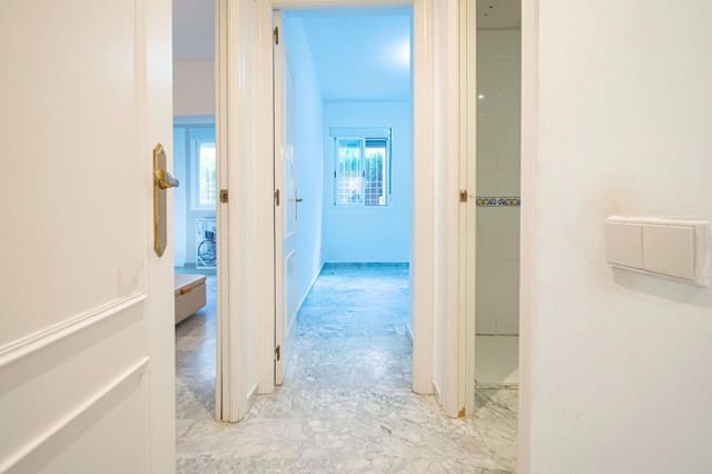 2 sypialnia Apartament na sprzedaż w Tomares z basenem - 240 000 € (Ref: 8932302)