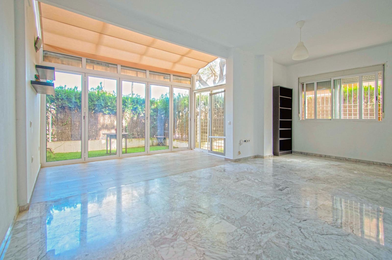 2 soveværelse Lejlighed til salg i Tomares med swimmingpool - € 240.000 (Ref: 8932302)