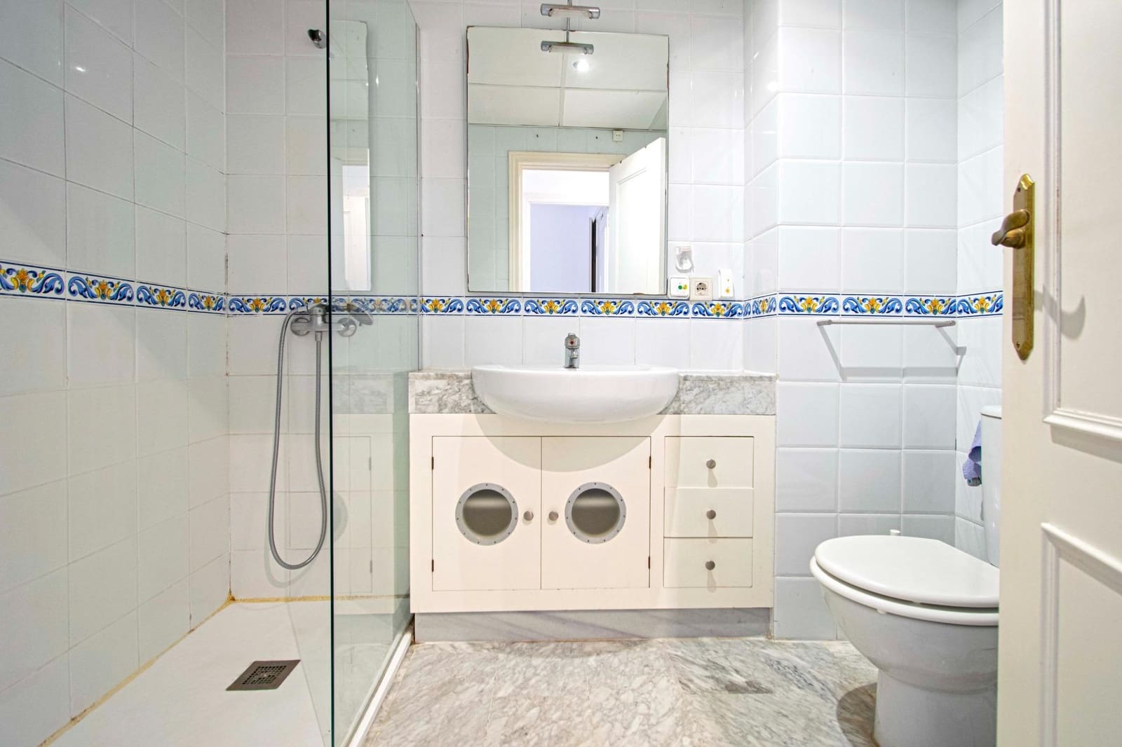 2 soveværelse Lejlighed til salg i Tomares med swimmingpool - € 240.000 (Ref: 8932302)