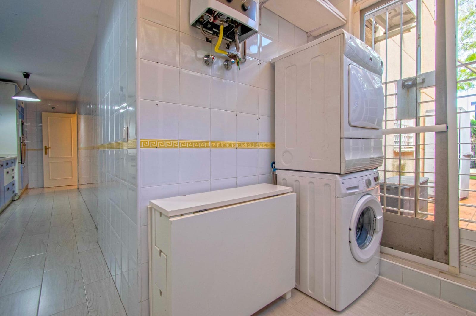 2 soveværelse Lejlighed til salg i Tomares med swimmingpool - € 240.000 (Ref: 8932302)