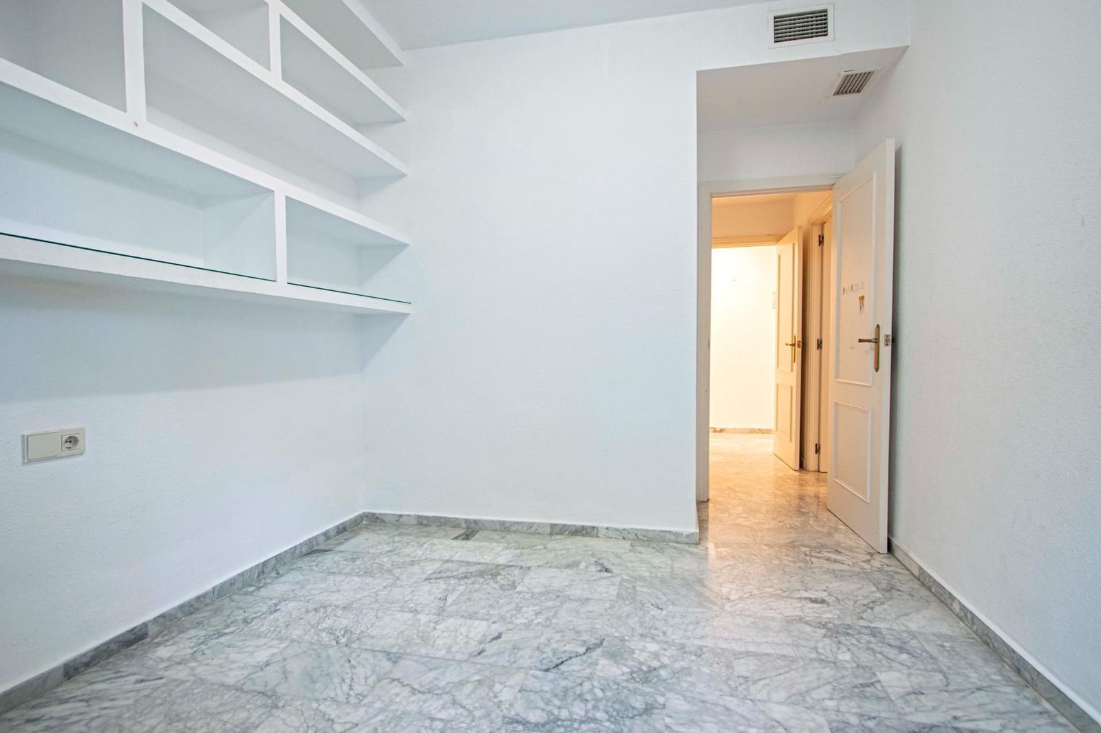 2 soveværelse Lejlighed til salg i Tomares med swimmingpool - € 240.000 (Ref: 8932302)