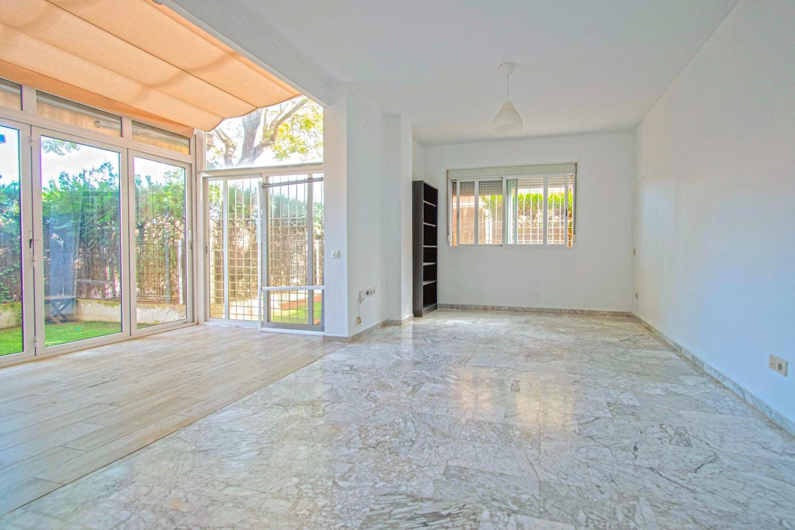 2 soveværelse Lejlighed til salg i Tomares med swimmingpool - € 240.000 (Ref: 8932302)