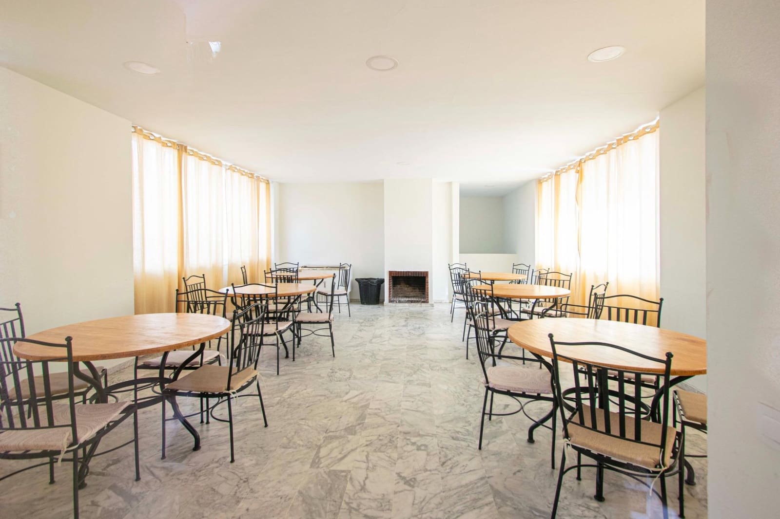 2 soveværelse Lejlighed til salg i Tomares med swimmingpool - € 240.000 (Ref: 8932302)