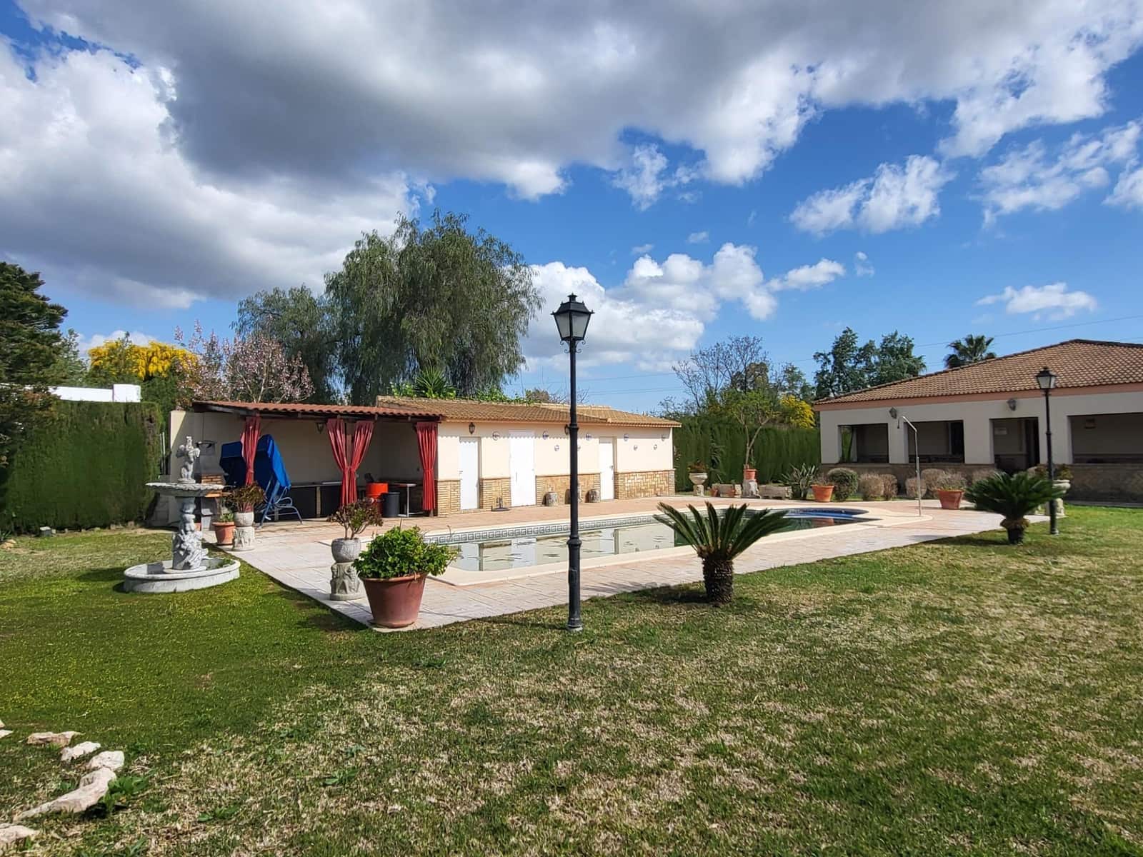 5 soveværelse Villa til salg i Pilas med swimmingpool - € 315.000 (Ref: 8932303)