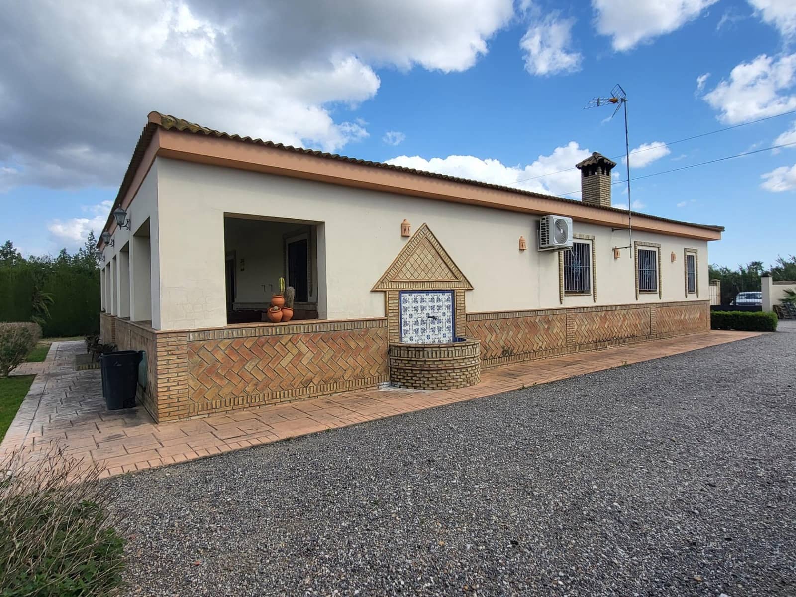 5 soveværelse Villa til salg i Pilas med swimmingpool - € 315.000 (Ref: 8932303)