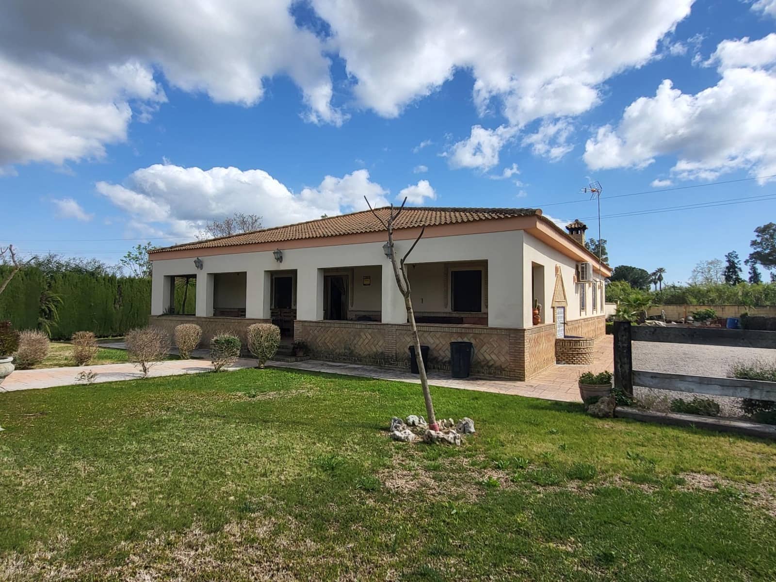 5 soveværelse Villa til salg i Pilas med swimmingpool - € 315.000 (Ref: 8932303)