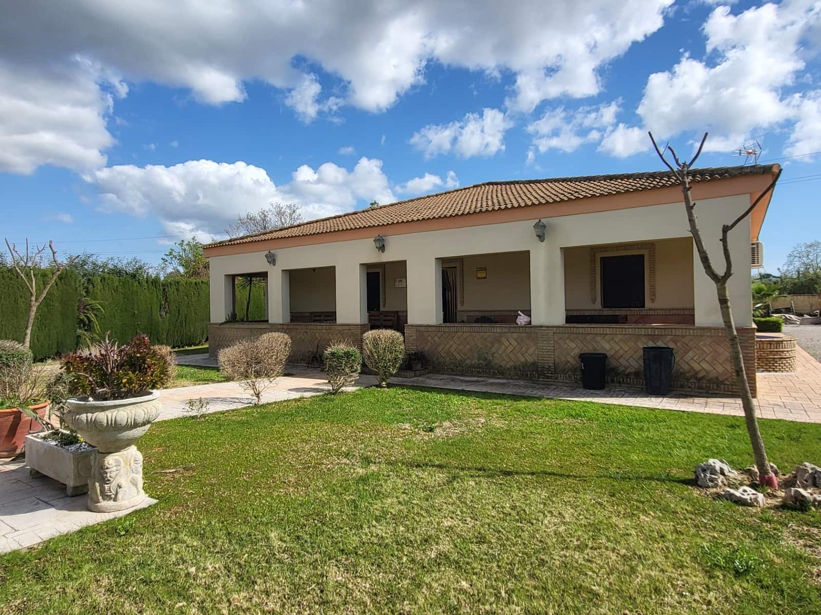 5 soveværelse Villa til salg i Pilas med swimmingpool - € 315.000 (Ref: 8932303)