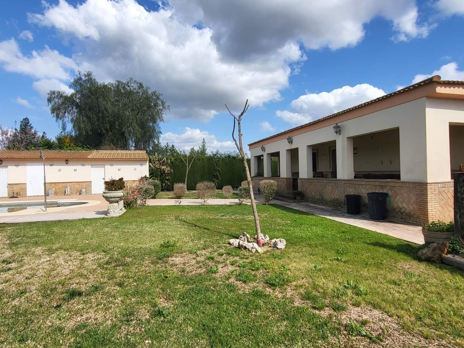 5 soveværelse Villa til salg i Pilas med swimmingpool - € 315.000 (Ref: 8932303)