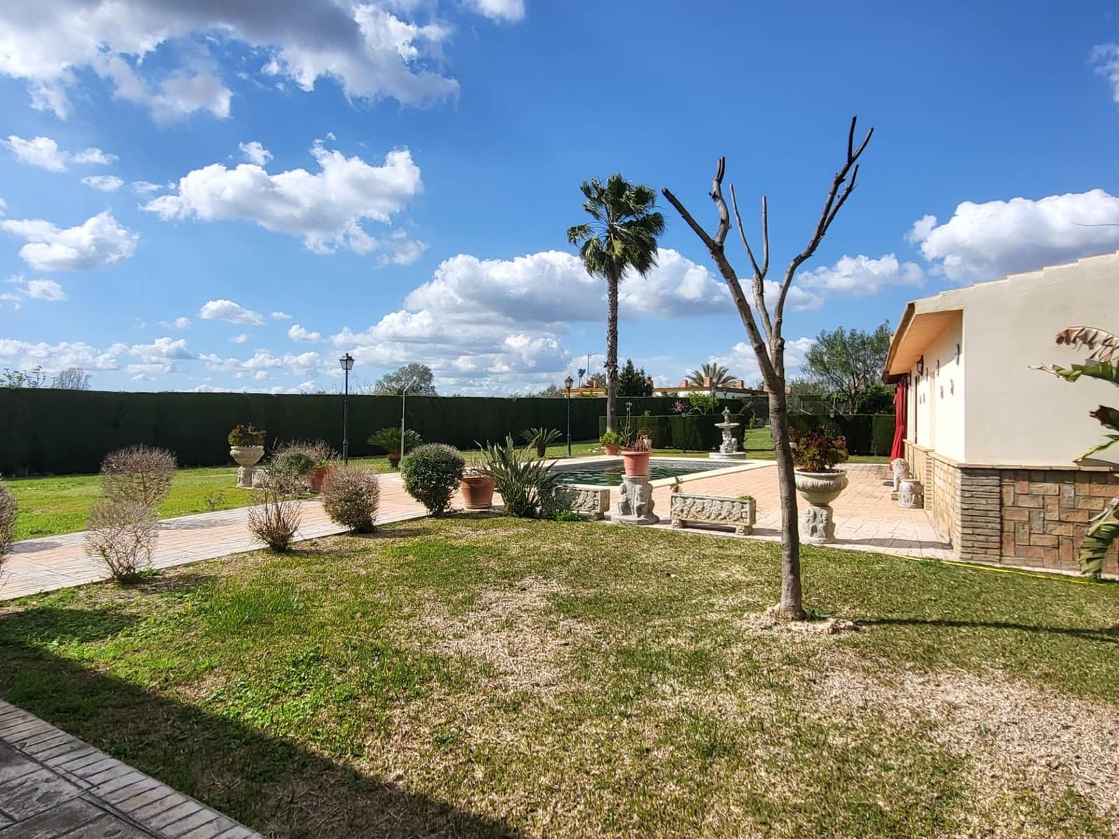 5 soveværelse Villa til salg i Pilas med swimmingpool - € 315.000 (Ref: 8932303)