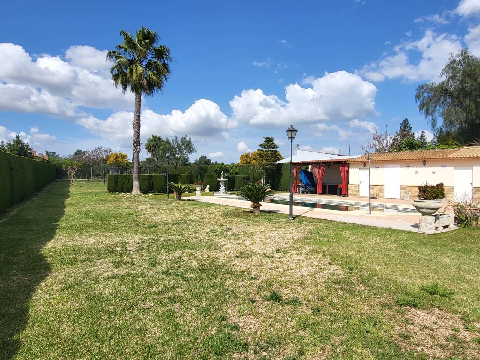 5 soveværelse Villa til salg i Pilas med swimmingpool - € 315.000 (Ref: 8932303)