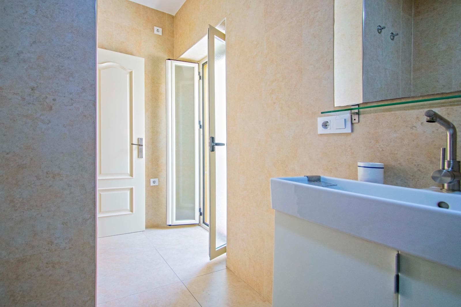 3 soveværelse Byhus til salg i Sevilla by - € 560.000 (Ref: 8935109)