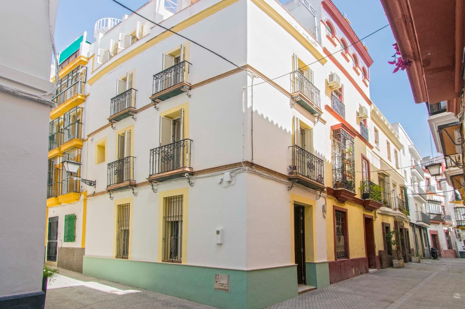 3 bedroom Townhouse for sale in Seville city - € 515,000 (Ref: 8935109)