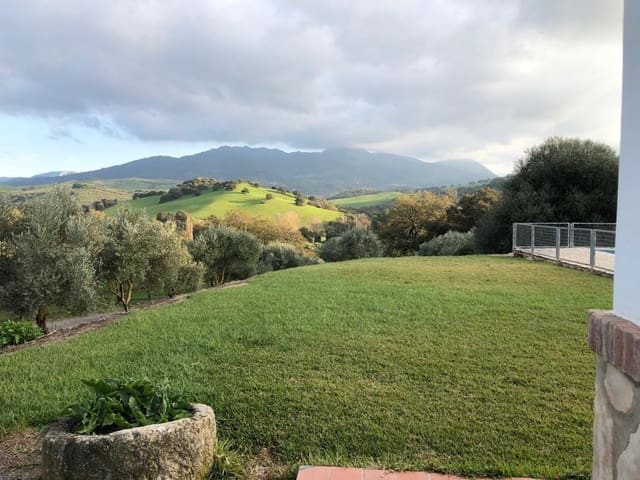 5 soveværelse Finca/Landehus til salg i Algodonales med swimmingpool - € 690.000 (Ref: 8936982)