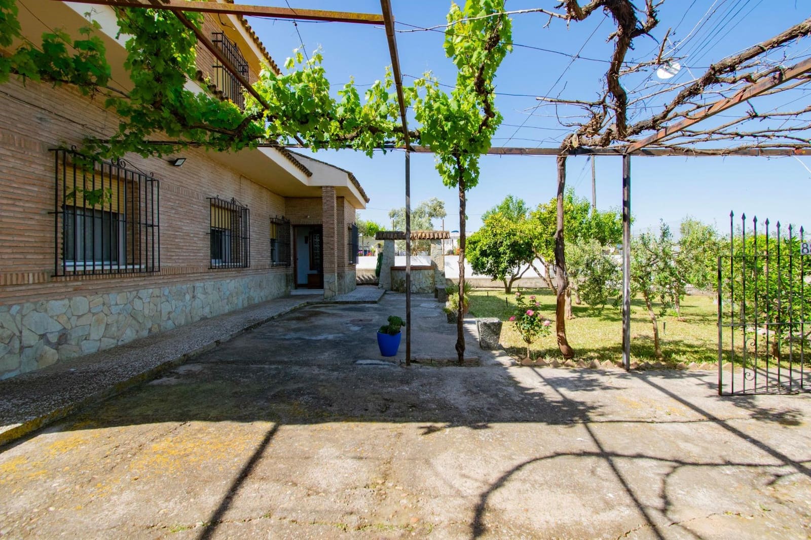 5 soveværelse Villa til salg i La Rinconada - € 210.000 (Ref: 8957184)