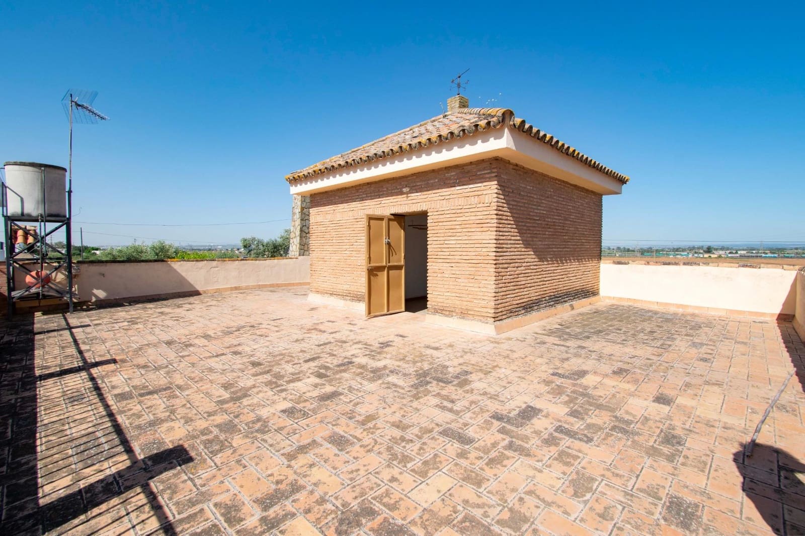 5 soveværelse Villa til salg i La Rinconada - € 210.000 (Ref: 8957184)