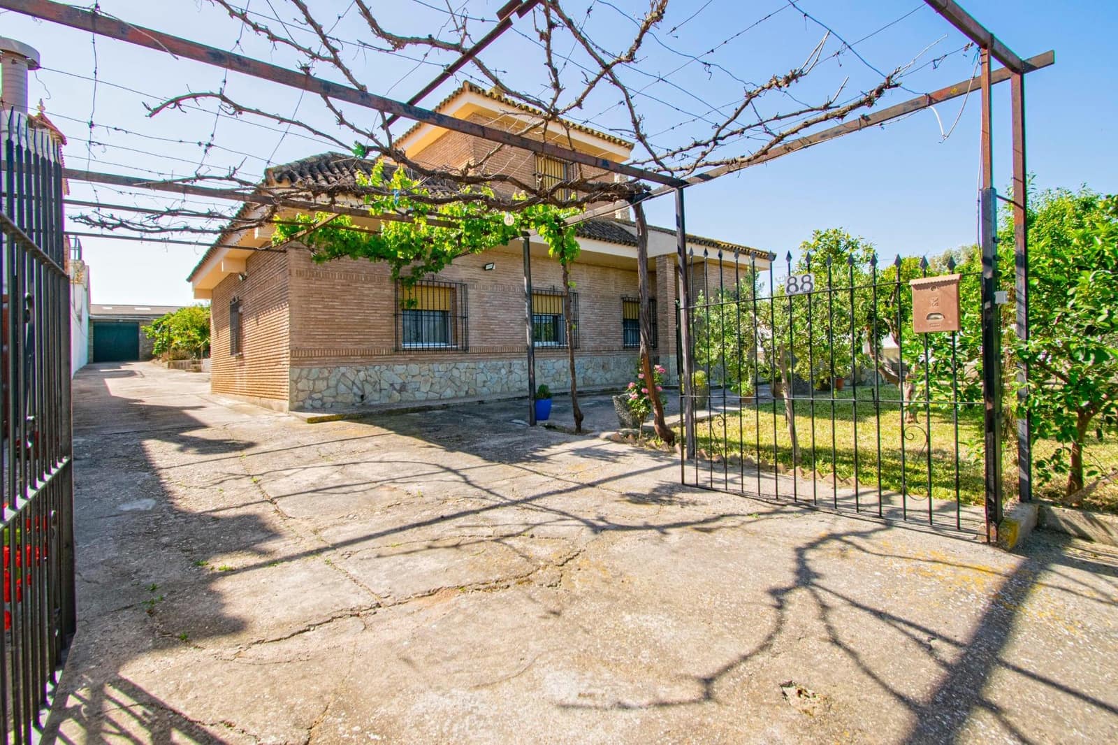 5 soveværelse Villa til salg i La Rinconada - € 210.000 (Ref: 8957184)