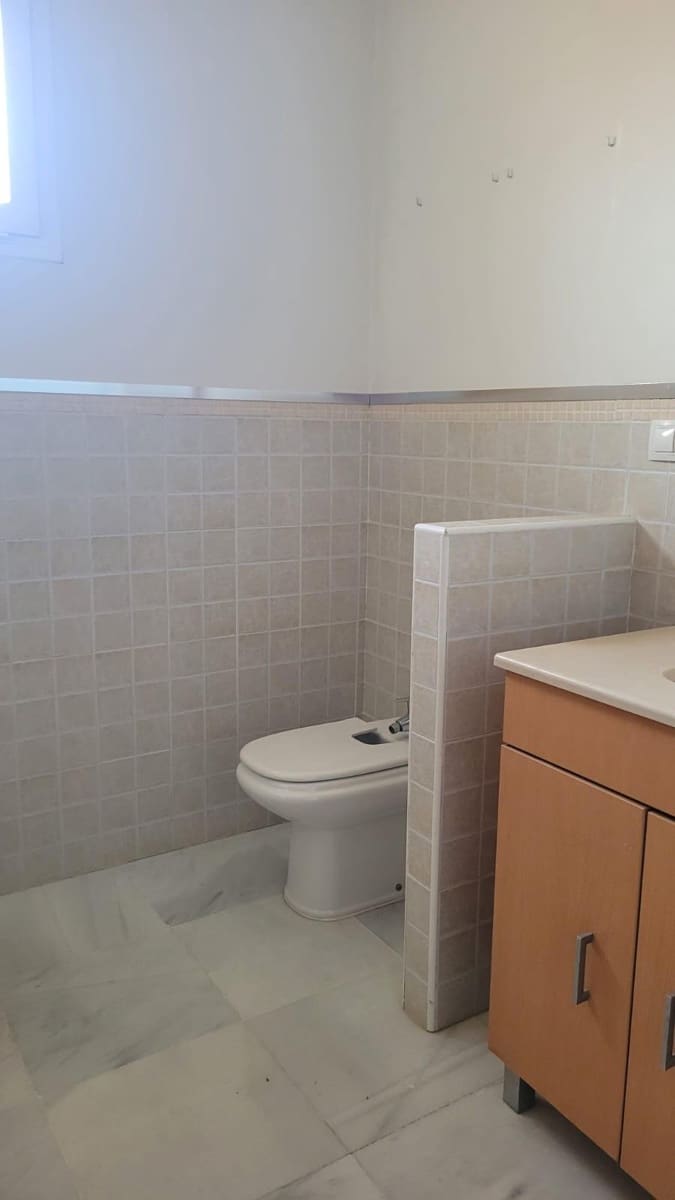 5 soveværelse Semi-Rækkehus til salg i Coria del Rio - € 320.000 (Ref: 8986034)