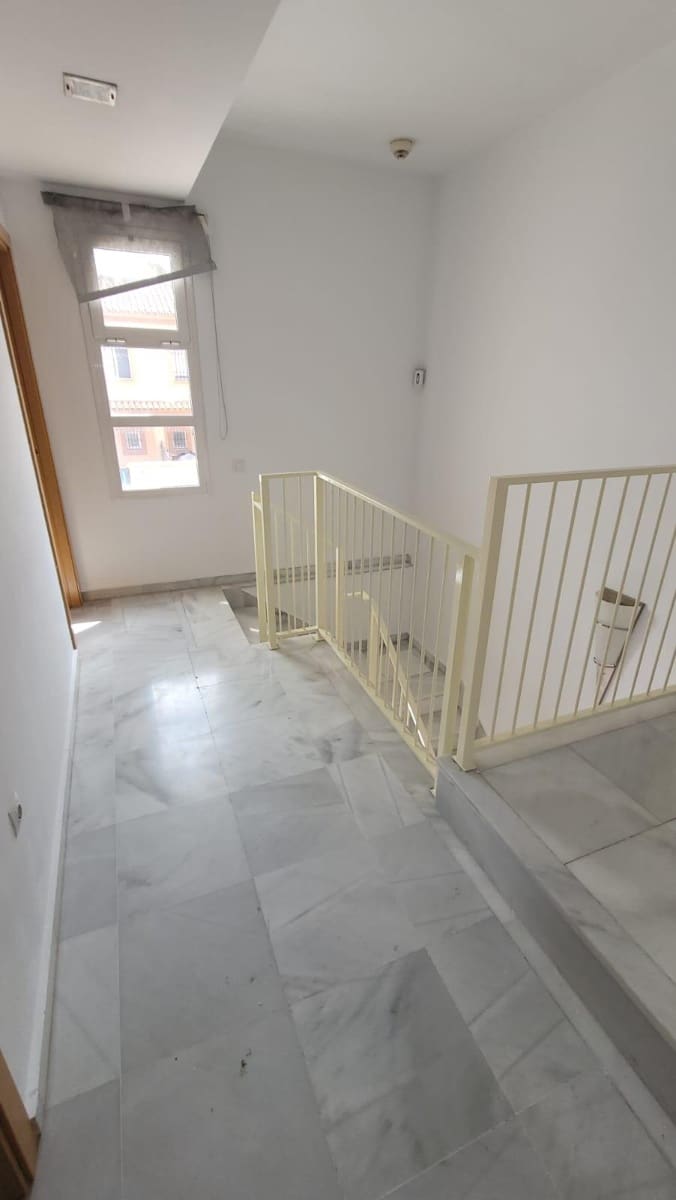 5 soveværelse Semi-Rækkehus til salg i Coria del Rio - € 320.000 (Ref: 8986034)