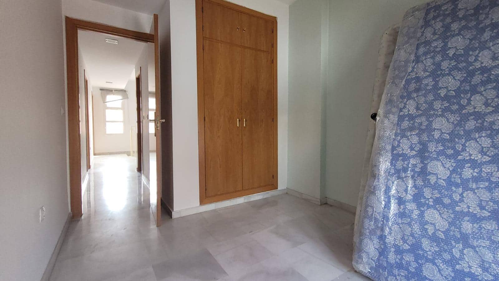 5 soveværelse Semi-Rækkehus til salg i Coria del Rio - € 320.000 (Ref: 8986034)