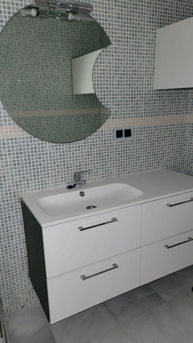 5 soveværelse Semi-Rækkehus til salg i Coria del Rio - € 320.000 (Ref: 8986034)