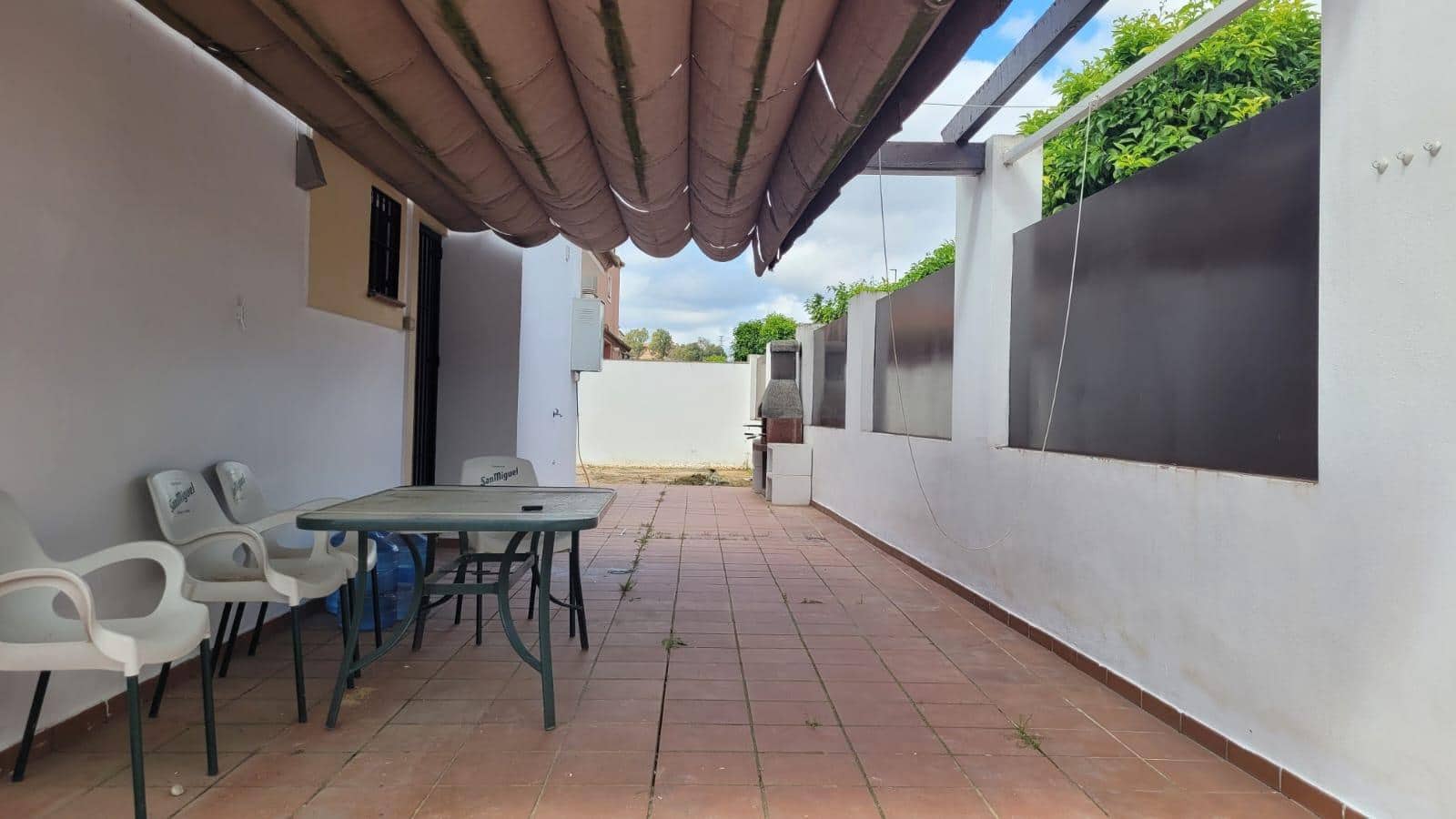 5 soveværelse Semi-Rækkehus til salg i Coria del Rio - € 320.000 (Ref: 8986034)