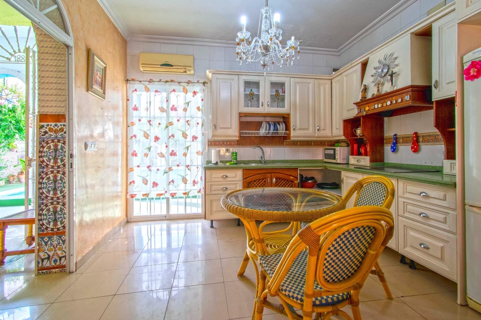 8 soveværelse Finca/Landehus til salg i Mairena del Aljarafe med swimmingpool garage - € 370.000 (Ref: 8998590)