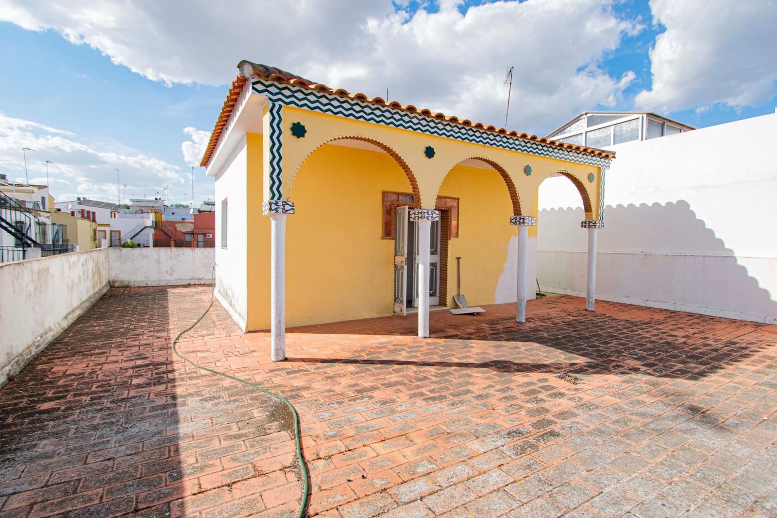 8 soveværelse Finca/Landehus til salg i Mairena del Aljarafe med swimmingpool garage - € 370.000 (Ref: 8998590)