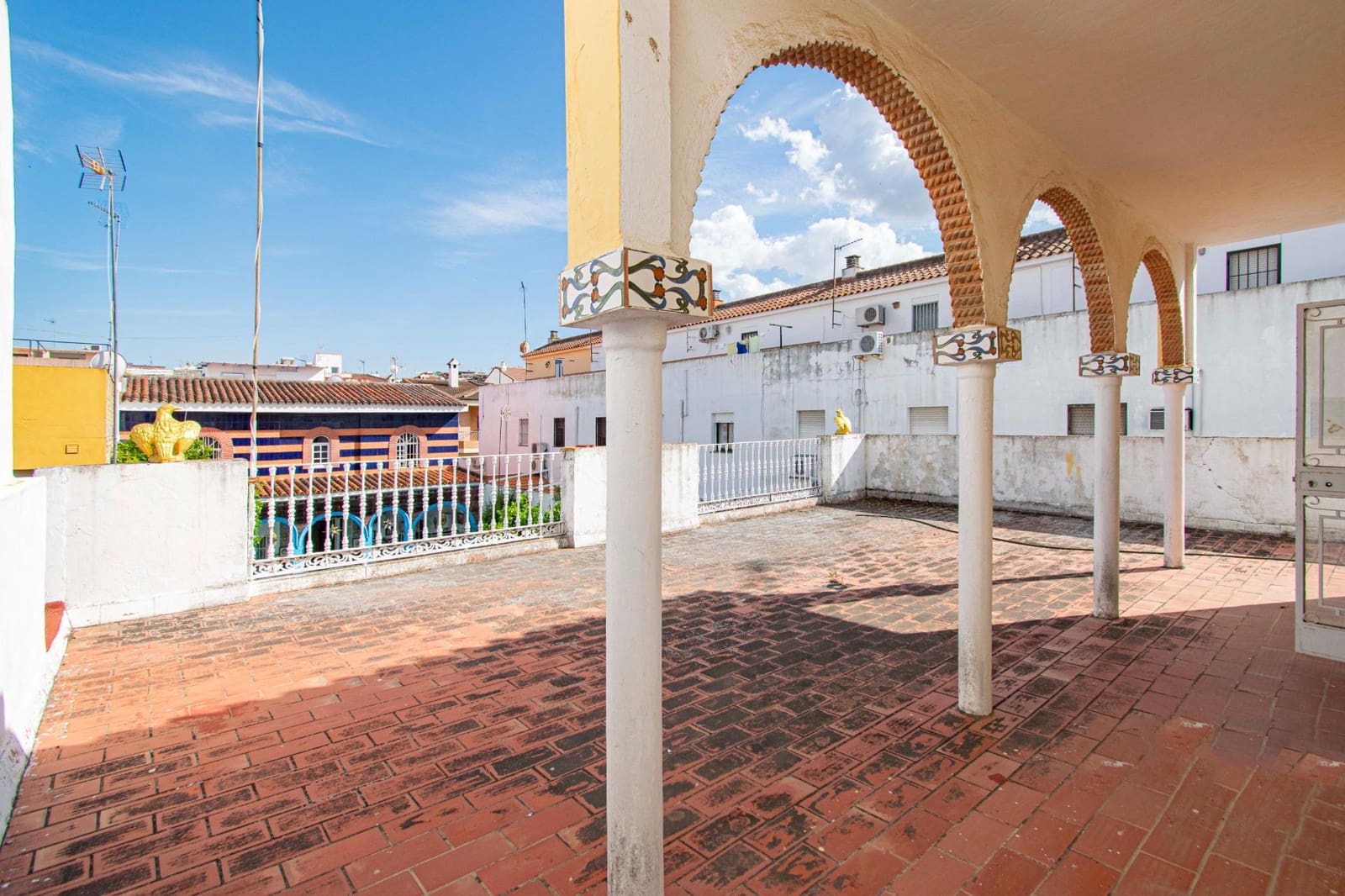 8 soveværelse Finca/Landehus til salg i Mairena del Aljarafe med swimmingpool garage - € 370.000 (Ref: 8998590)