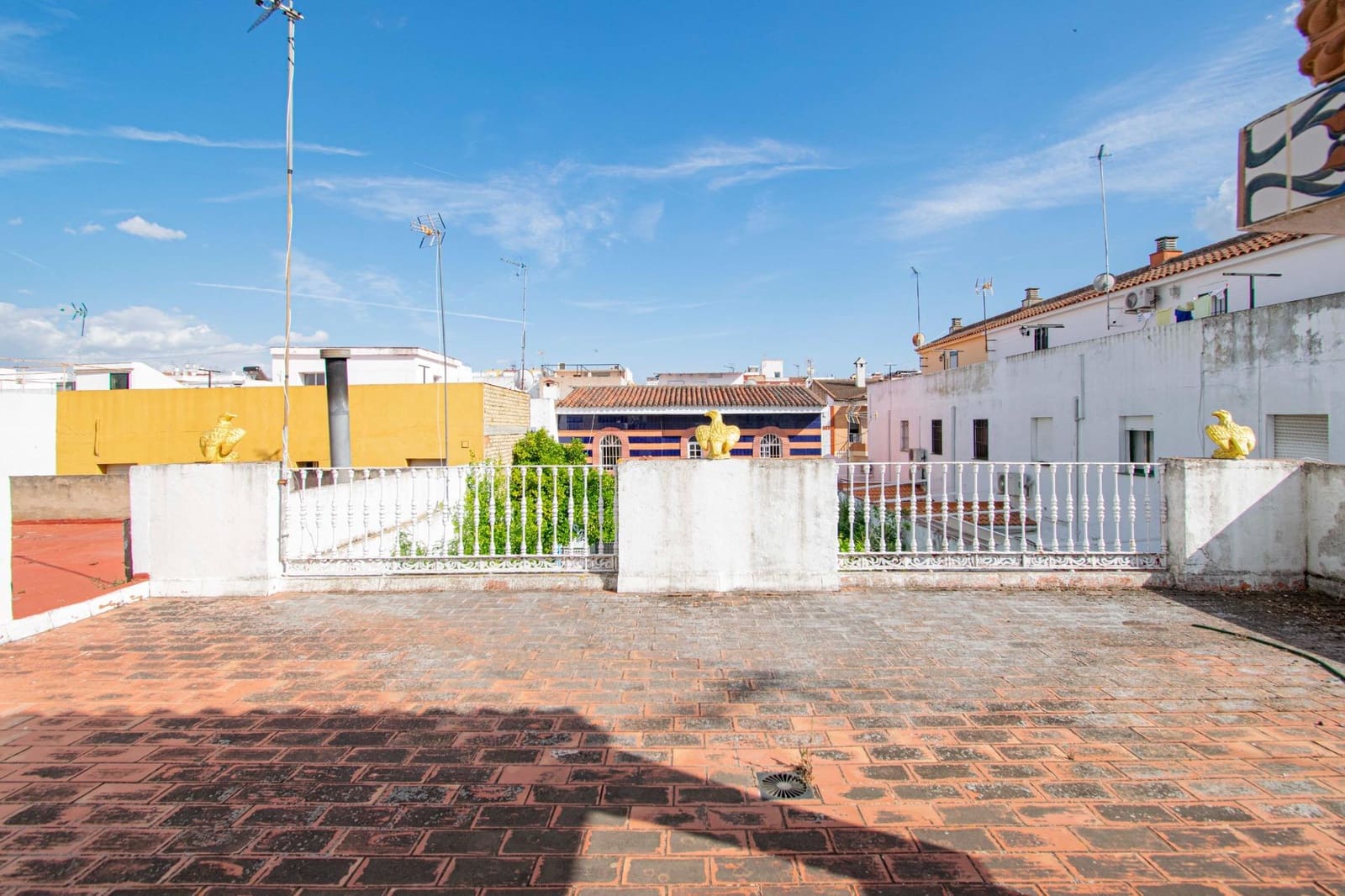 8 soveværelse Finca/Landehus til salg i Mairena del Aljarafe med swimmingpool garage - € 370.000 (Ref: 8998590)