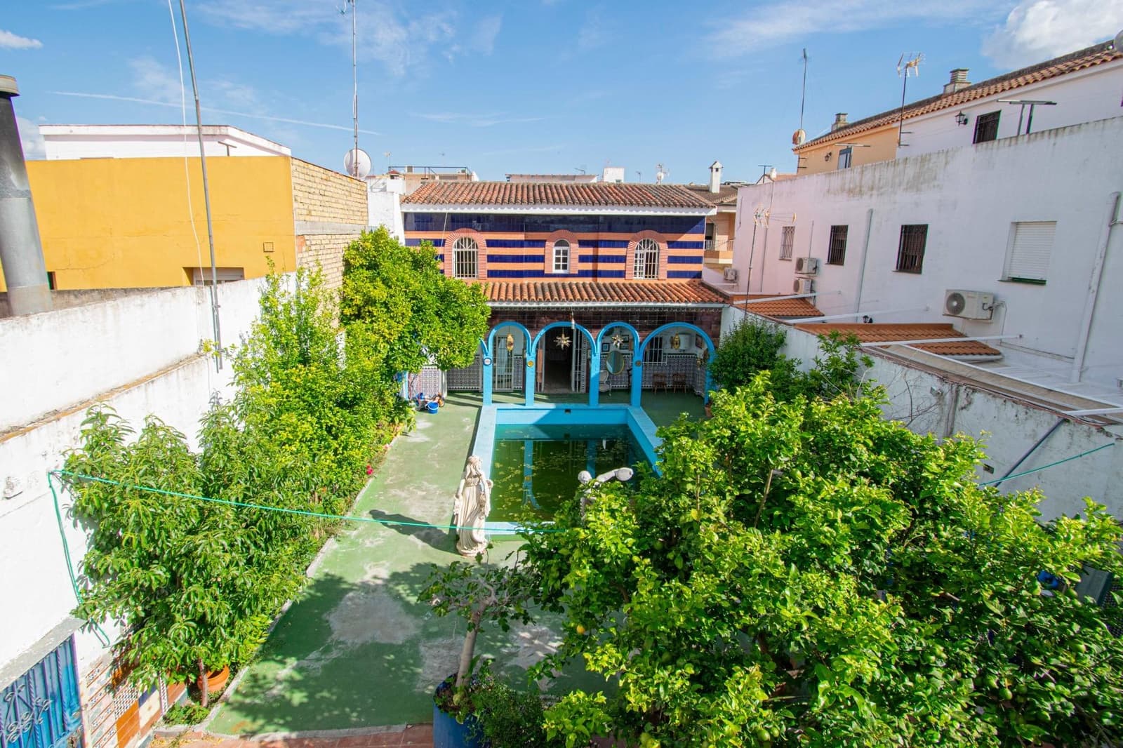 8 soveværelse Finca/Landehus til salg i Mairena del Aljarafe med swimmingpool garage - € 370.000 (Ref: 8998590)