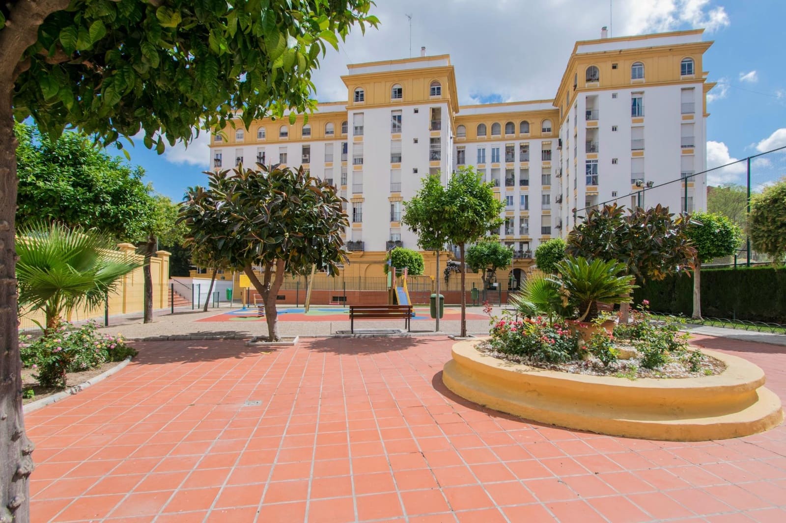 3 soveværelse Lejlighed til salg i Sevilla by med swimmingpool - € 300.000 (Ref: 9014208)