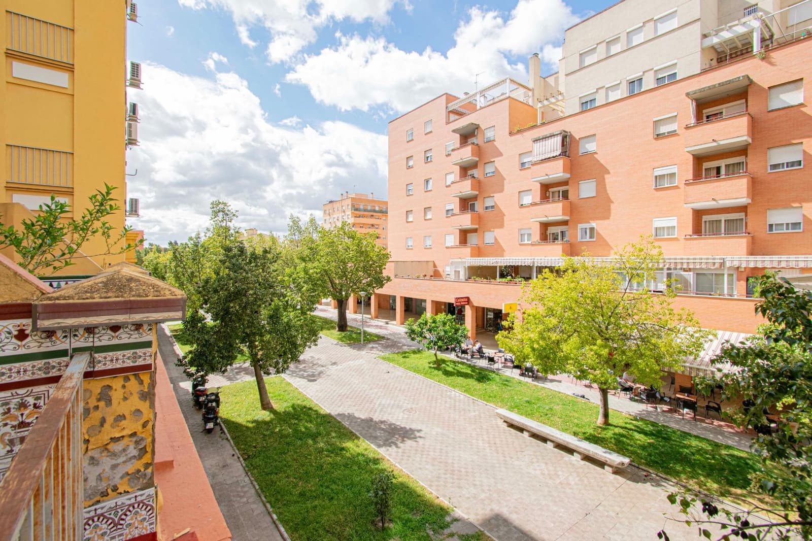 3 soveværelse Lejlighed til salg i Sevilla by med swimmingpool - € 300.000 (Ref: 9014208)