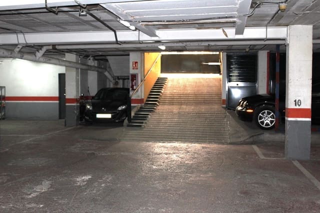 Garage til salg i Nervión, Sevilla by - € 34.000 (Ref: 9014210)