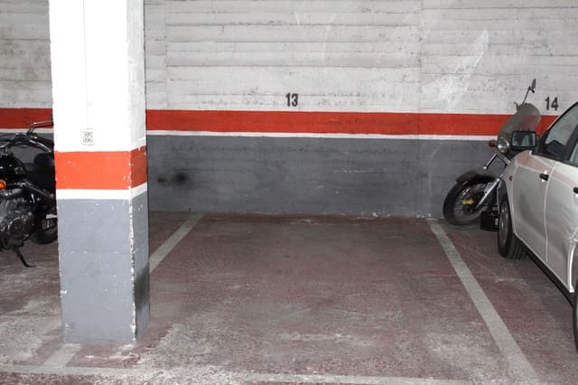Garage til salg i Nervión, Sevilla by - € 34.000 (Ref: 9014210)