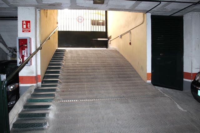 Garage for sale in Nervión, Seville city - € 33,000 (Ref: 9014210)