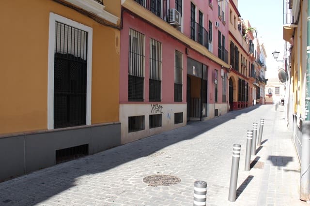 Garage for sale in Nervión, Seville city - € 33,000 (Ref: 9014210)