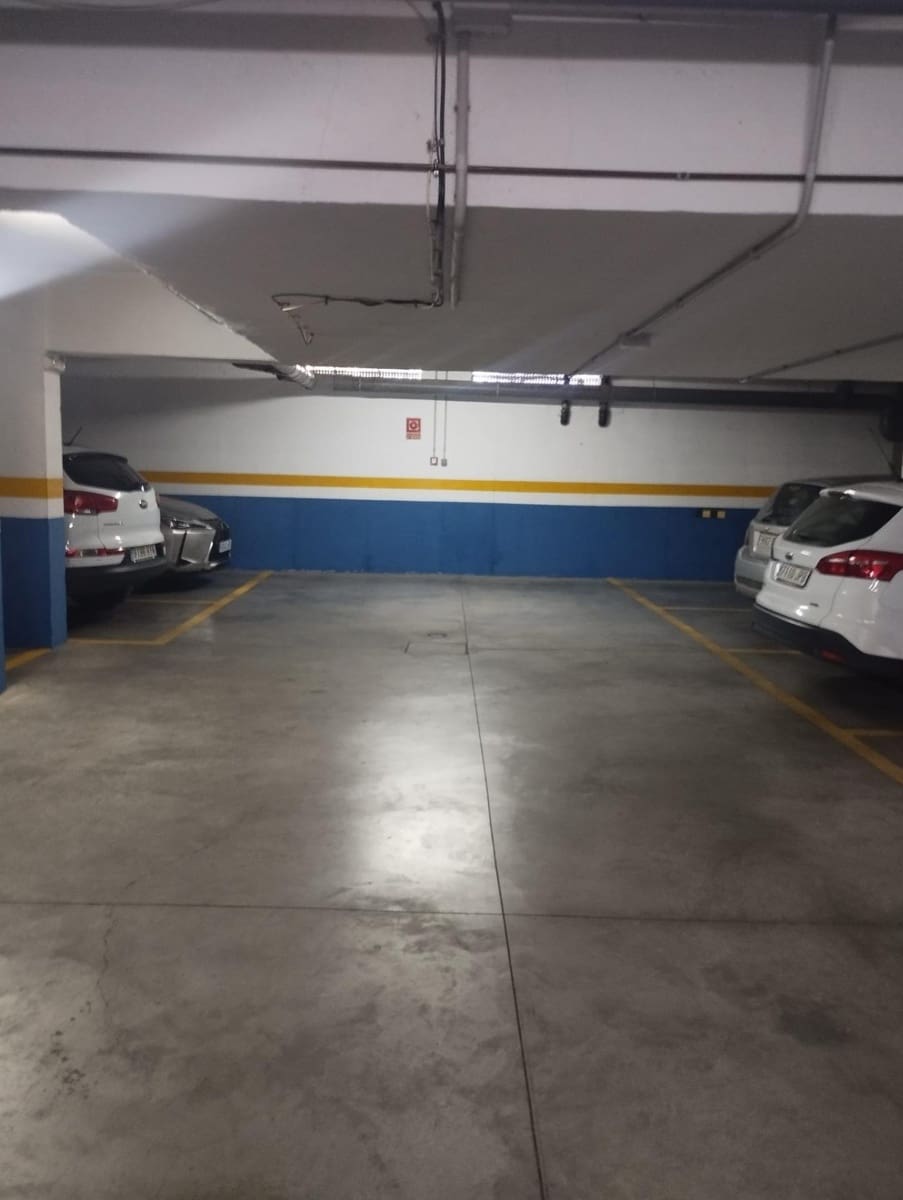 Garage til salg i Sevilla by - € 10.000 (Ref: 9026898)