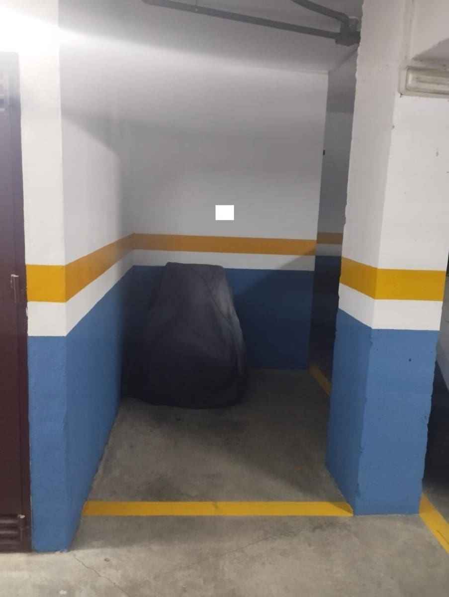 Garage til salg i Sevilla by - € 10.000 (Ref: 9026898)