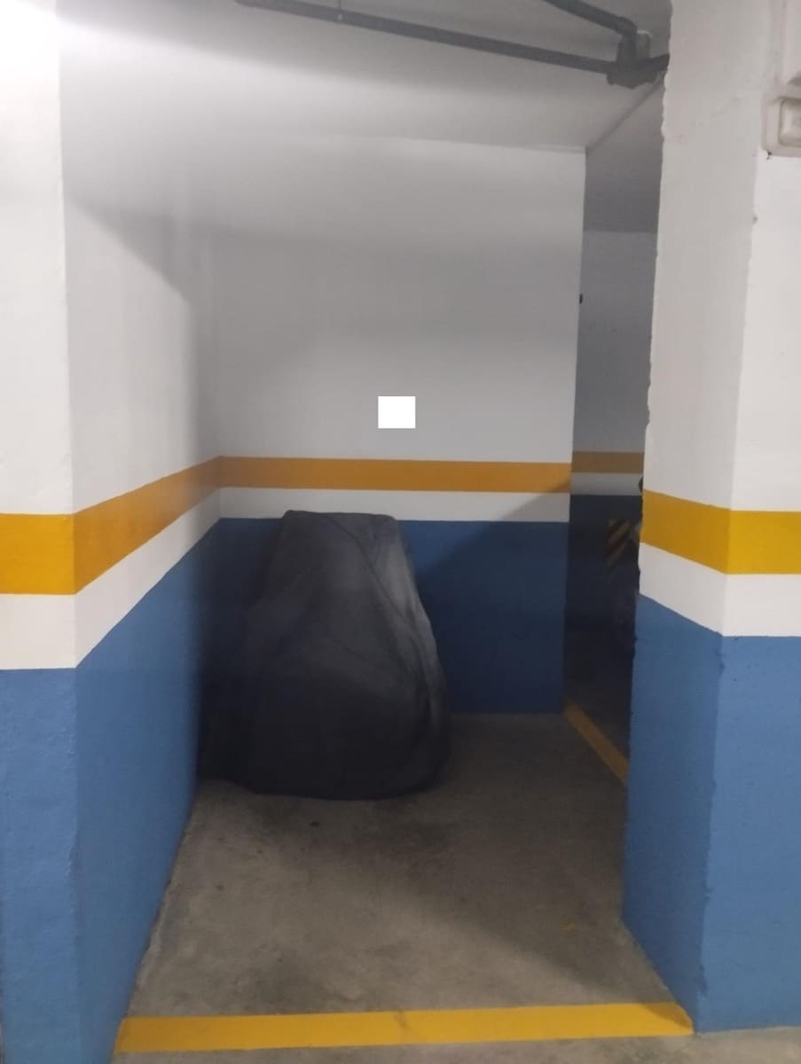 Garage til salg i Sevilla by - € 10.000 (Ref: 9026898)