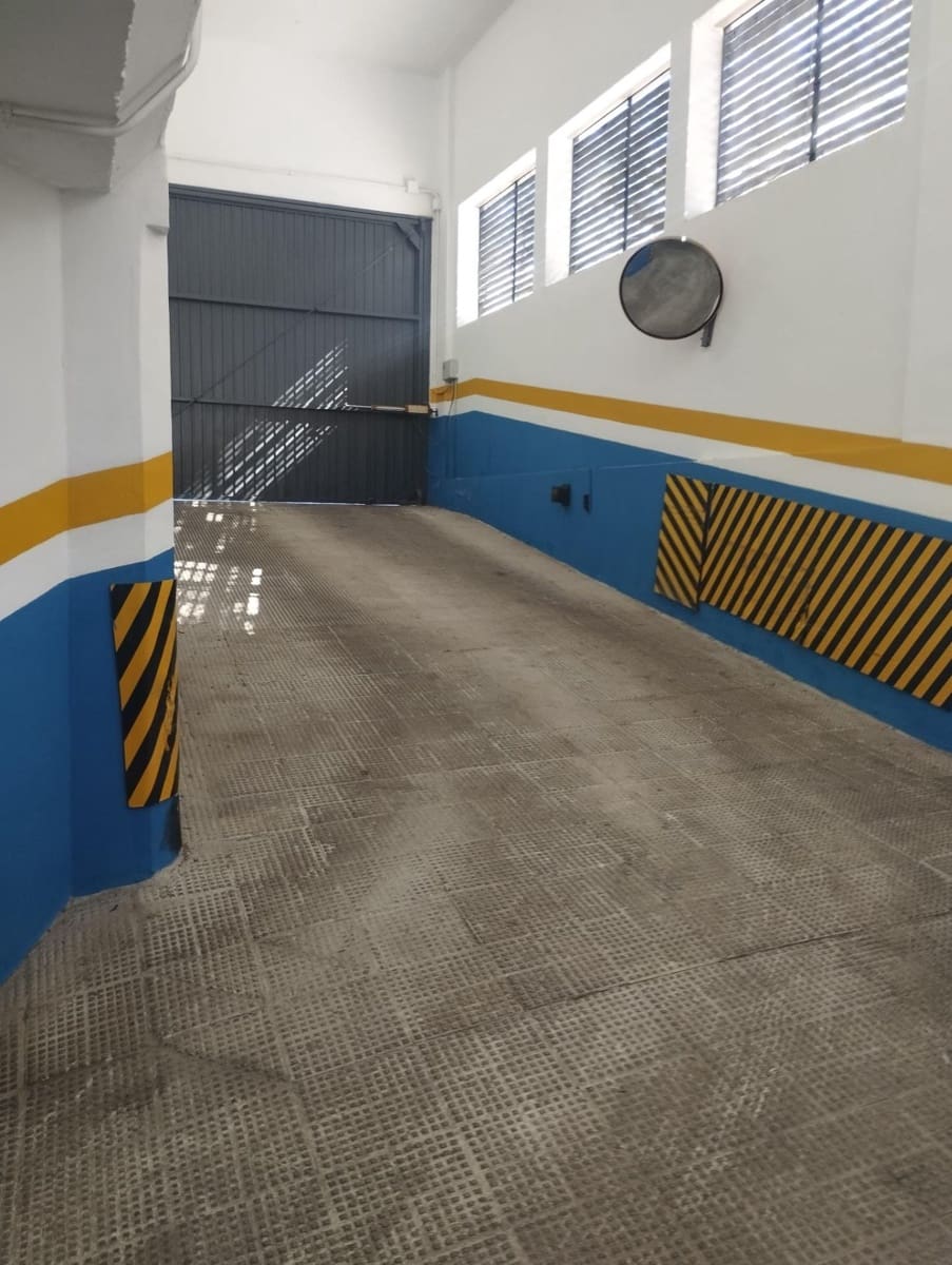 Garage til salg i Sevilla by - € 10.000 (Ref: 9026898)