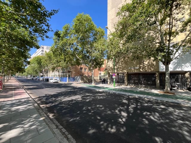 Garage for sale in Nervión, Seville city - € 20,000 (Ref: 9036670)