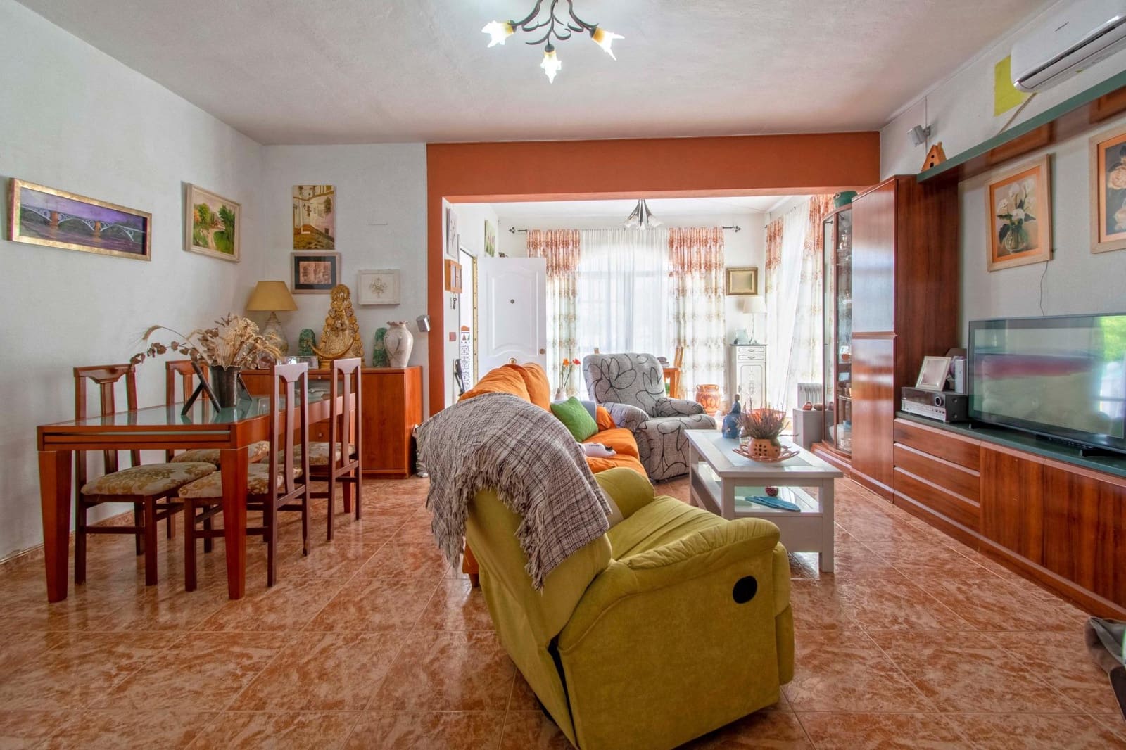 4 slaapkamer Villa te koop in Carmona met zwembad - € 240.000 (Ref: 9036671)